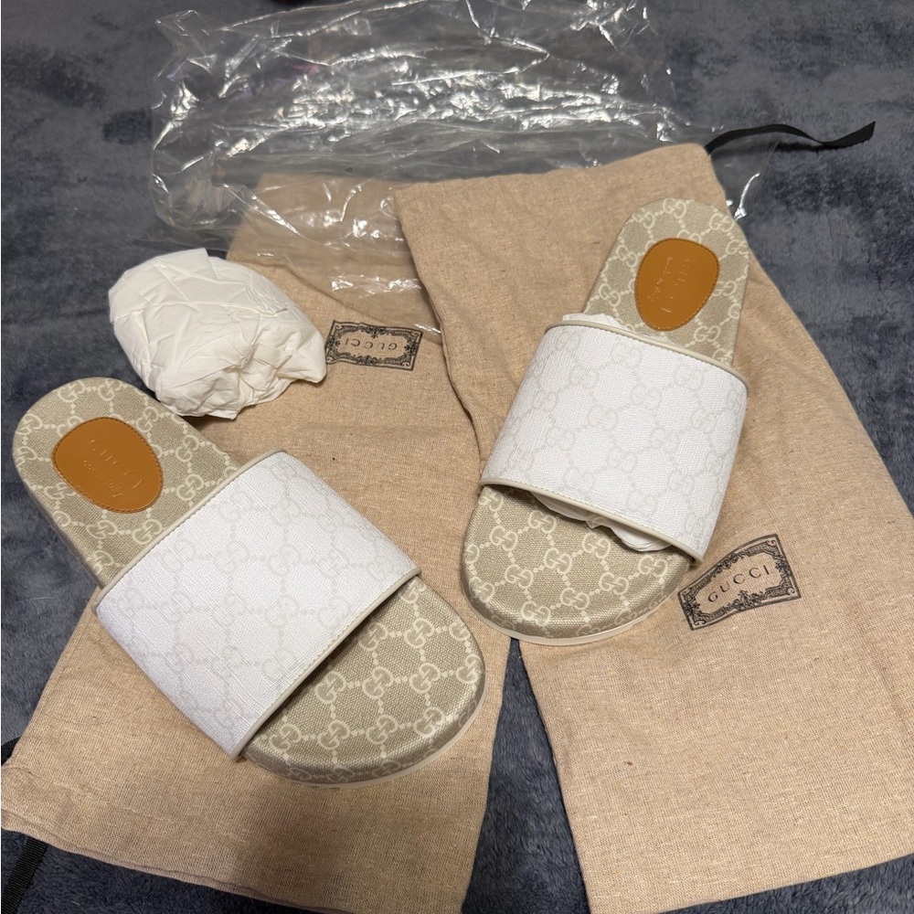 Gucci White and Tan Slide Sandals